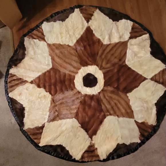 BEAUTIFUL ROUND SHAPE ALPACA PATTERN RUG 53" - Picture 10 of 12